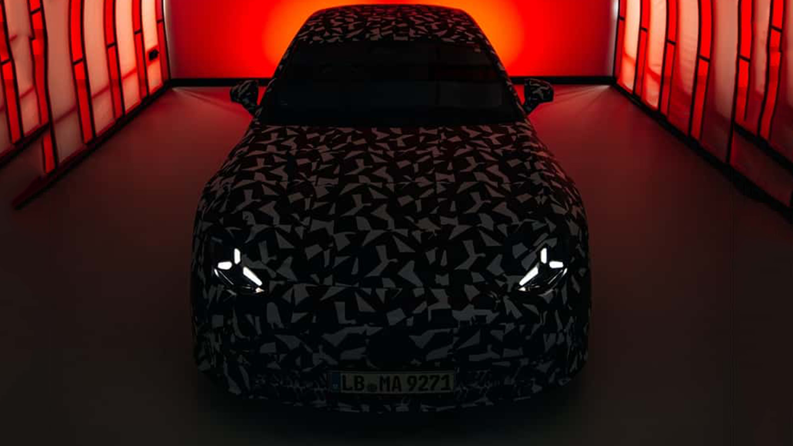 Mercedes-AMG: Πρώτες εικόνες του νέου ηλεκτρικού σεντάν